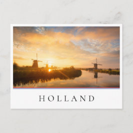 Zonneopstand boven windmolens en een rivier in Ned Briefkaart