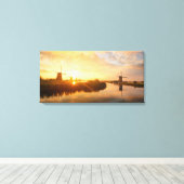 Zonneopstand boven windmolens en een rivier in Ned Canvas Afdruk (Insitu (Houten vloer))