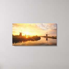 Zonneopstand boven windmolens en een rivier in Ned Canvas Afdruk