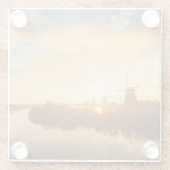 Zonneopstand boven windmolens en een rivier in Ned Glazen Onderzetter (Achterkant)