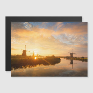 Zonneopstand boven windmolens en een rivier in Ned Magnetische Uitnodiging
