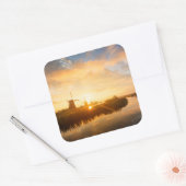 Zonneopstand boven windmolens en een rivier in Ned Vierkante Sticker (Envelop)