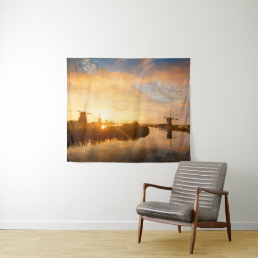 Zonneopstand boven windmolens en een rivier in Ned Wandkleed (In Situ (horizontaal))