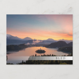 Zonneopulatie boven het briefkaart van de Bled