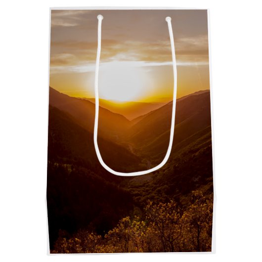 Zonneover berglandschap medium cadeauzakje (Achterkant)