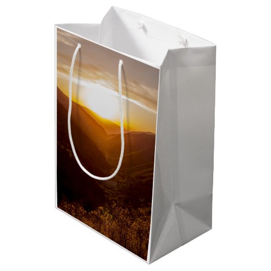 Zonneover berglandschap medium cadeauzakje (Achterkant Gekanteld)