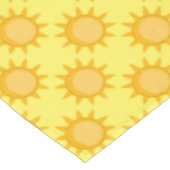 Zonnepatroonontwerp op geel tafelkleed (Gekanteld)