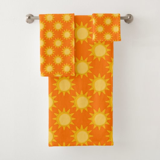 Zonnepatroonontwerp op oranje bad handdoek (Insitu)