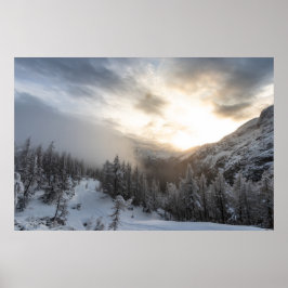 Zonneschilderij in een bedwelmende winteromgeving poster