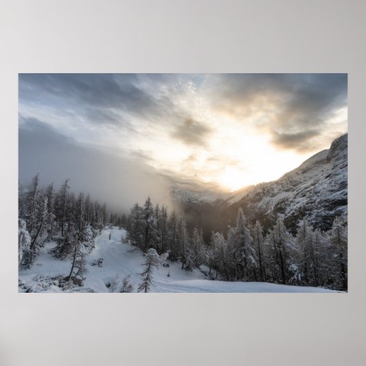 Zonneschilderij in een bedwelmende winteromgeving poster (Voorkant)