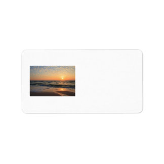 Zonneset, strand en wolken etiket