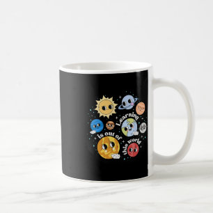 Zonnestelsel leren is buiten deze wereld wetenscha koffiemok