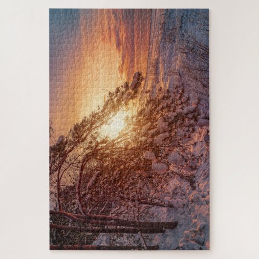 Zonnesten boven zee en snowy-pijnboompuzzel legpuzzel (Verticaal)