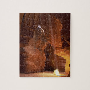 Zonnestraal die op de vloer van de canyon tumblewe legpuzzel