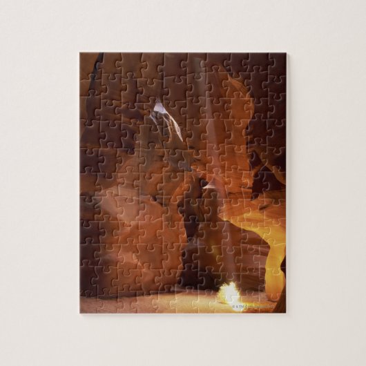 Zonnestraal die op de vloer van de canyon tumblewe legpuzzel (Verticaal)