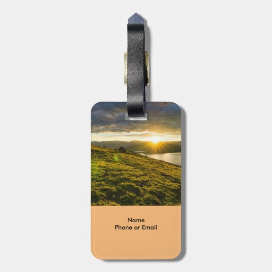 Zonnestraal over het Bagagelabel van de bergen (Achterkant verticaal)