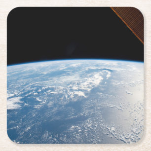 zonnestraal voor de kust van de stille oceaan kartonnen onderzetters