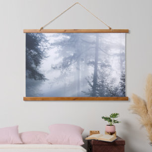 Zonnestralen die door het bos glanzend worden hangend wandkleed