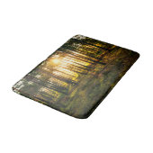 Zonnestralen in het dennenbos badmat (Gekanteld)