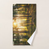 Zonnestralen in het dennenbos handdoek (Handdoek)