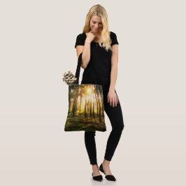 Zonnestralen in het dennenbos tote bag