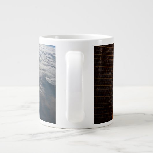 Zonnestralen van Celebes Zee in Zuidoost-Azië Grote Koffiekop (Achterkant)