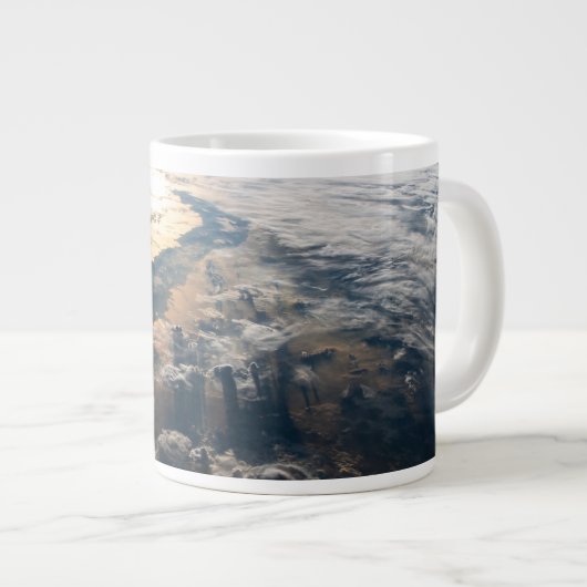 Zonnestralen van Celebes Zee in Zuidoost-Azië Grote Koffiekop (Voorkant rechts)