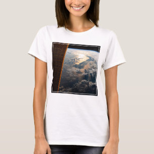 Zonnestralen van Celebes Zee in Zuidoost-Azië T-shirt