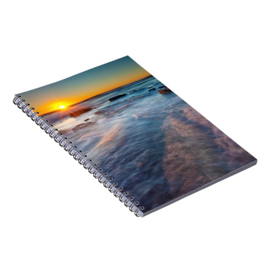 Zonnestralen verlichten de Stille Oceaan Notitieboek (Rechterzijde)