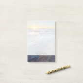 Zonnestralen verlichten de Stille Oceaan Post-it® Notes (Op bureau)