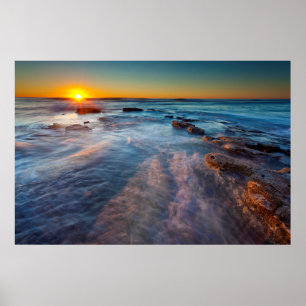 Zonnestralen verlichten de Stille Oceaan Poster