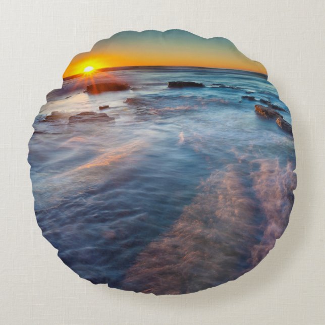 Zonnestralen verlichten de Stille Oceaan Rond Kussen (Voorkant)