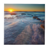 Zonnestralen verlichten de Stille Oceaan Tegeltje (Voorkant)