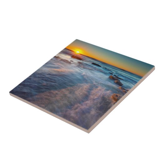 Zonnestralen verlichten de Stille Oceaan Tegeltje (Zijkant)