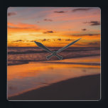Zonnestrand tropische Oranje oceaan Vierkante Klok<br><div class="desc">Geniet elke dag van de zonsondergang met dit ontwerp. De mooie sinaasappels en geeltjes maken deze zonsondergang absoluut verbluffend en zullen een geweldige aanvulling zijn op je badkamer met de naam strand.</div>