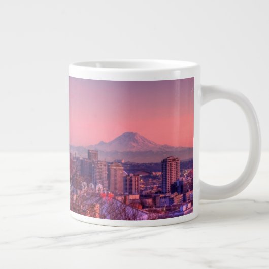 Zonnetijd achter Seattle skyline van Kerry Park. Grote Koffiekop (Rechts)