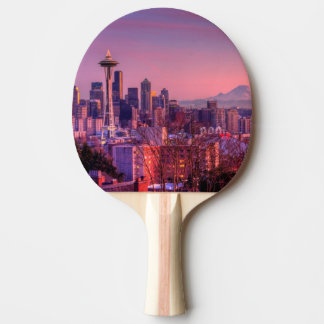 Zonnetijd achter Seattle skyline van Kerry Park. Tafeltennisbatje
