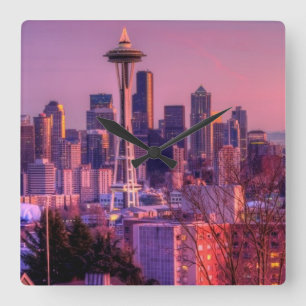 Zonnetijd achter Seattle skyline van Kerry Park. Vierkante Klok