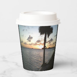 Zonnetijd bij de strand papieren bekers