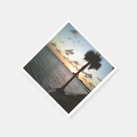 Zonnetijd bij de strand servet (Hoek)