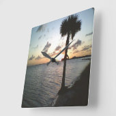 Zonnetijd bij de strand vierkante klok (Hoek)