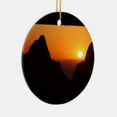 Zonnetijd bij het raam keramisch ornament (Rechts)