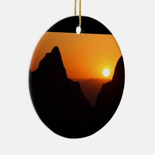 Zonnetijd bij het raam keramisch ornament (Rechts)