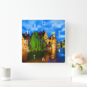 Zonnetijd in Brugge. België Vierkante Klok (Huis)