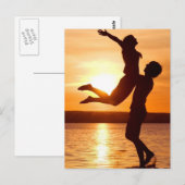 Zonnetijd op het strand met paarse liefde briefkaart (Voorkant / Achterkant)