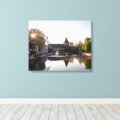 Zonnetijd over de oude middeleeuwse brug in Nürnbe Canvas Afdruk (Insitu (Houten vloer))