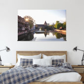Zonnetijd over de oude middeleeuwse brug in Nürnbe Canvas Afdruk (Insitu (Slaapkamer))