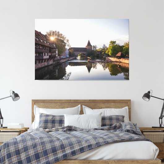 Zonnetijd over de oude middeleeuwse brug in Nürnbe Canvas Afdruk (Insitu (Slaapkamer))