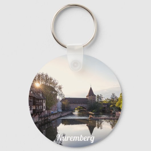 Zonnetijd over de oude middeleeuwse brug in Nürnbe Sleutelhanger (Voorkant)