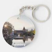 Zonnetijd over de oude middeleeuwse brug in Nürnbe Sleutelhanger (Achterkant)